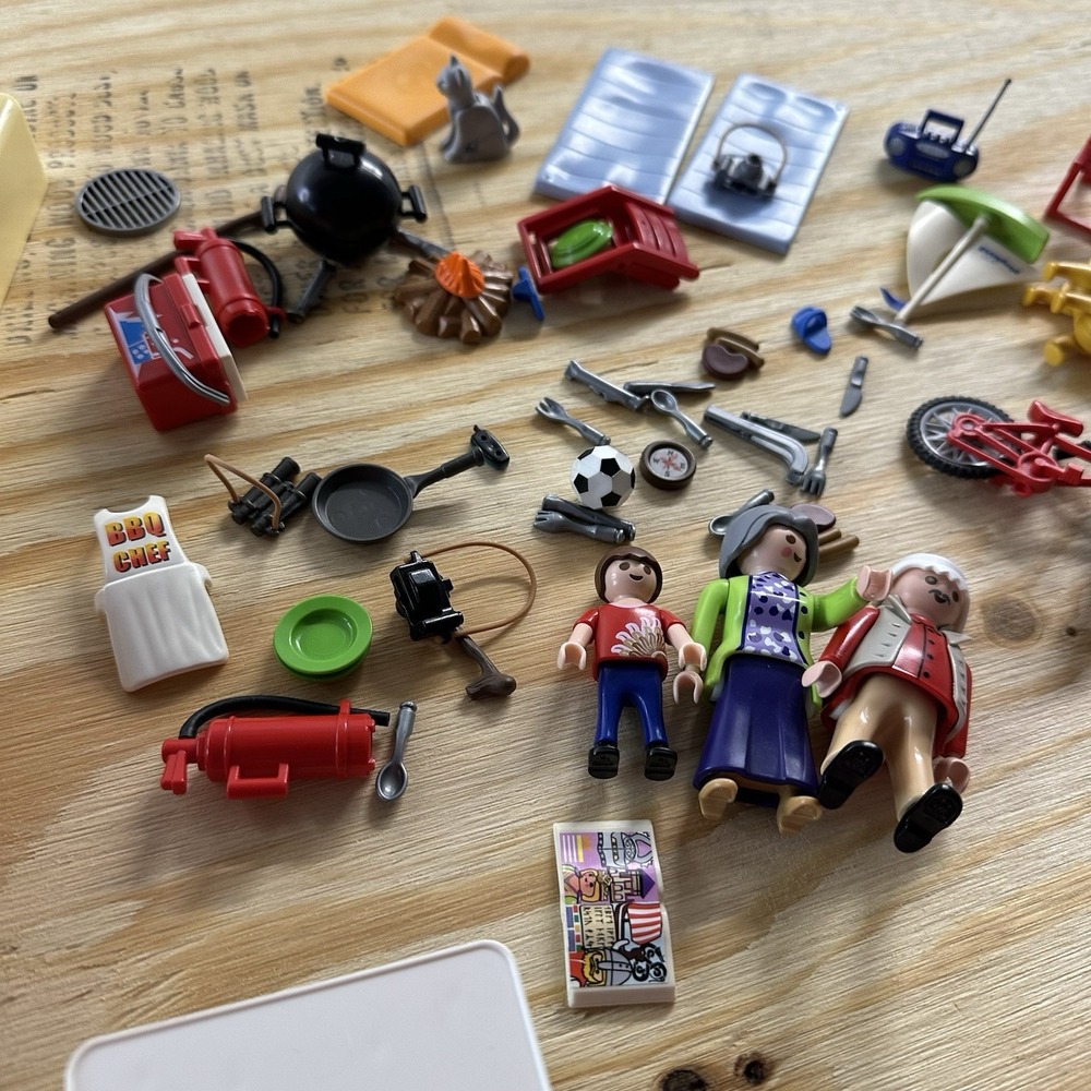 Playmobil 3261 Family Camper RV Motorhome with Figures and accessories +2006 - Picture 9 of 11